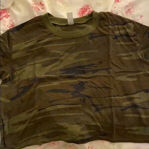 Camo alternative cropped tee size small